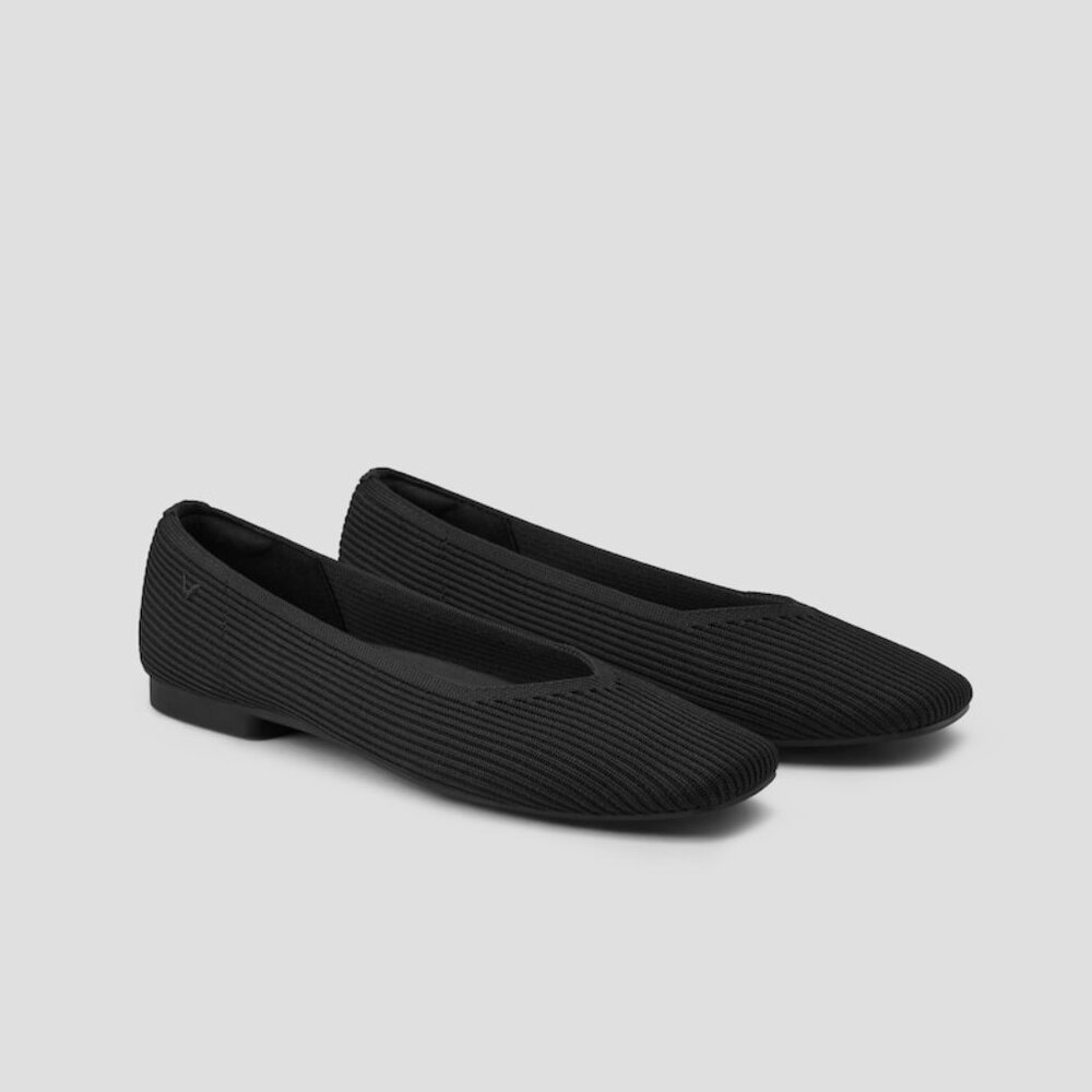 Vivaia Margot 2.0 Square-Toe V-Cut Flats in Black Size 6/EU 36